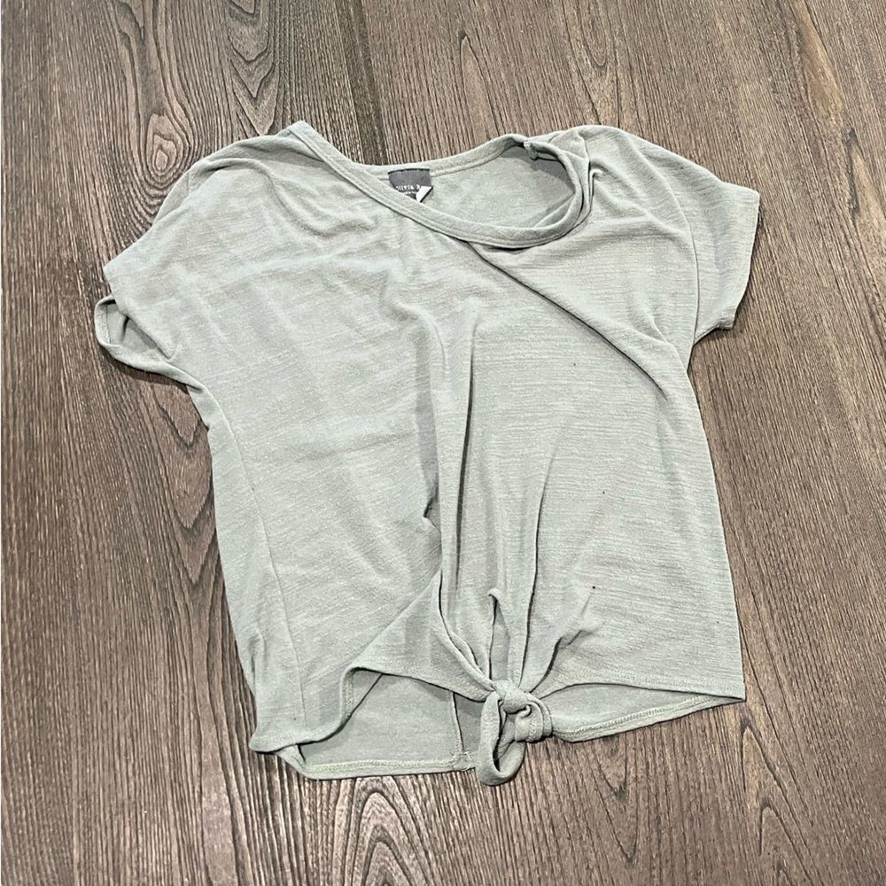 Olivia Rae Gray Short Sleeve Tie Front Blouse Size M